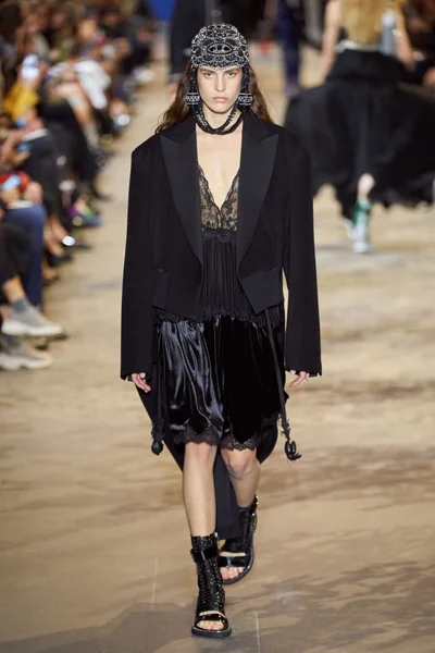 Look 12